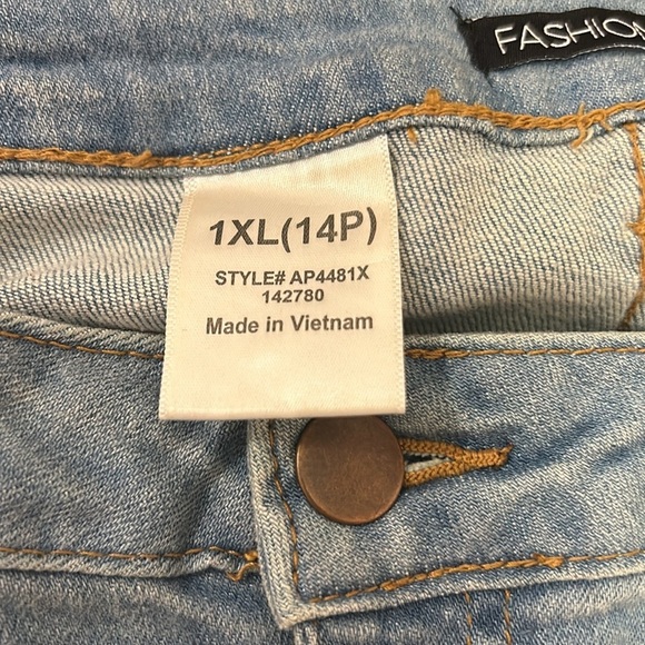 Fashion Nova distressed skinny blue jeans denim Women’s Size 14 Plus - Picture 4 of 7